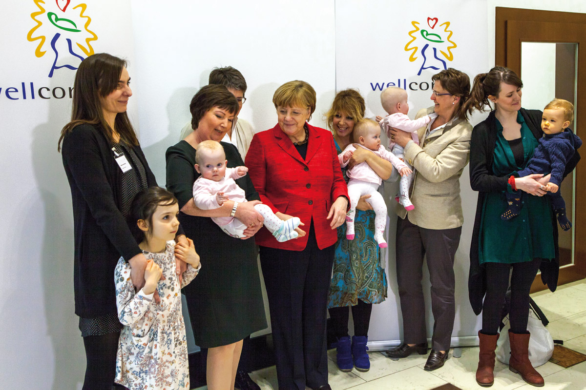 Rose Volz-Schmidt mit Dr. Angela Merkel auf einem Gruppenfoto