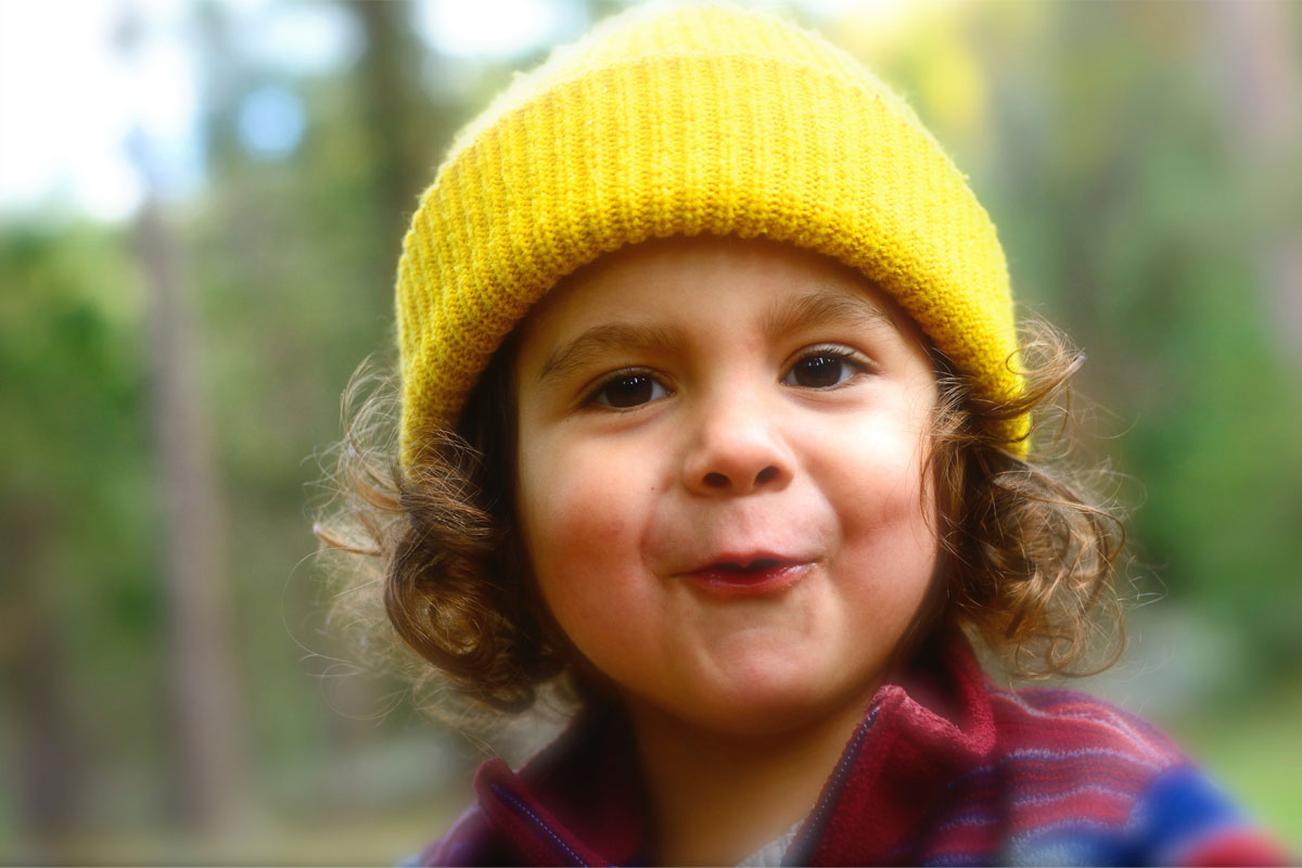 Kind lächelt in Kamera